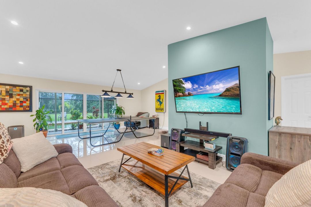 For Sale: $1,100,000 (4 beds, 2 baths, 2723 Square Feet)