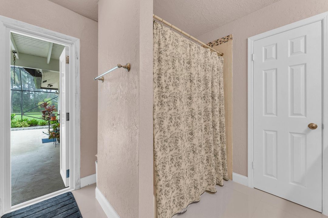 For Sale: $1,100,000 (4 beds, 2 baths, 2723 Square Feet)