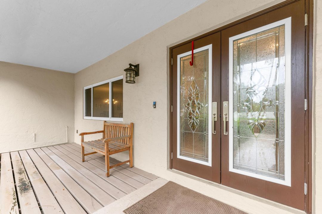 For Sale: $1,100,000 (4 beds, 2 baths, 2723 Square Feet)