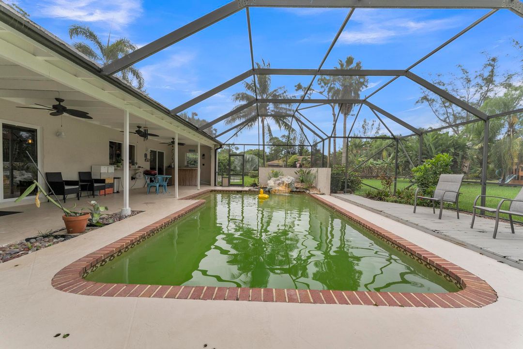 For Sale: $1,100,000 (4 beds, 2 baths, 2723 Square Feet)