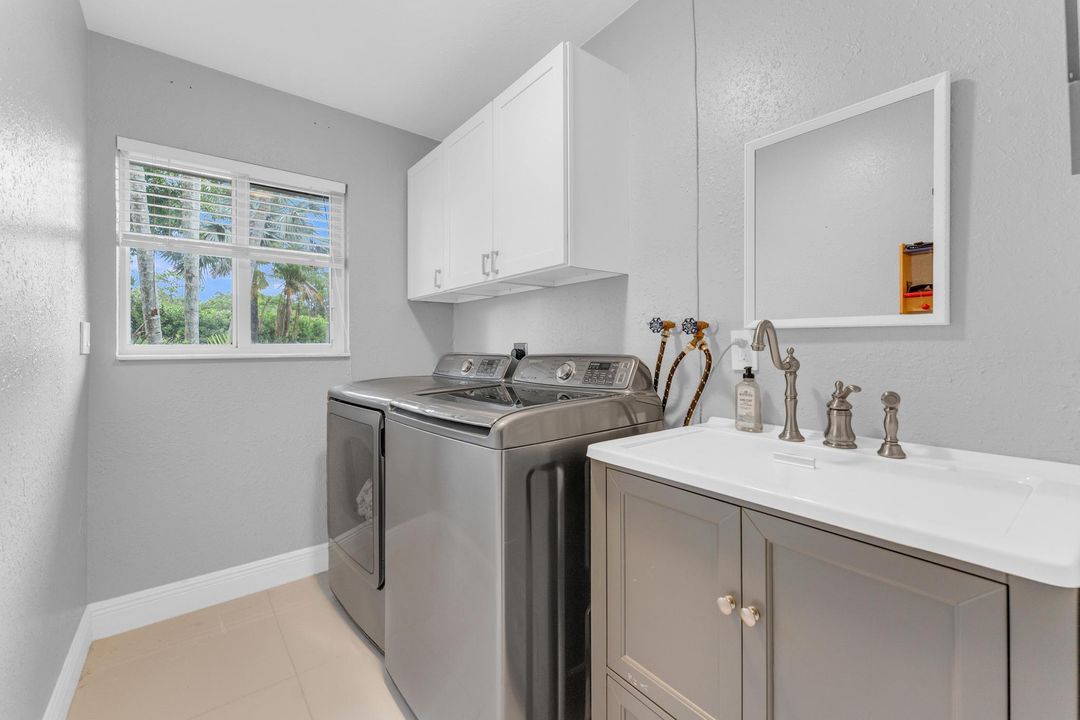 For Sale: $1,100,000 (4 beds, 2 baths, 2723 Square Feet)