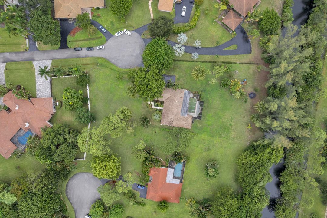 For Sale: $1,100,000 (4 beds, 2 baths, 2723 Square Feet)