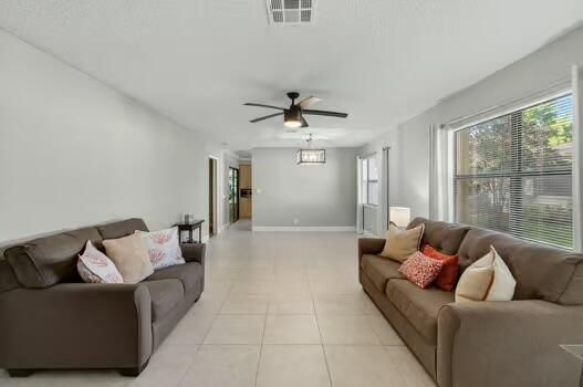 Active With Contract: $229,000 (2 beds, 2 baths, 1114 Square Feet)