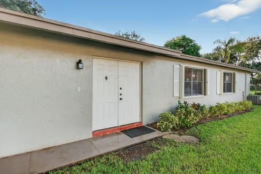 Active With Contract: $229,000 (2 beds, 2 baths, 1114 Square Feet)