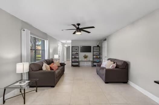 Active With Contract: $229,000 (2 beds, 2 baths, 1114 Square Feet)