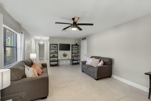Active With Contract: $229,000 (2 beds, 2 baths, 1114 Square Feet)
