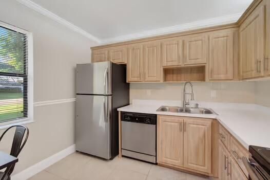 Active With Contract: $229,000 (2 beds, 2 baths, 1114 Square Feet)