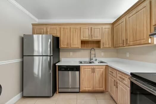 Active With Contract: $229,000 (2 beds, 2 baths, 1114 Square Feet)