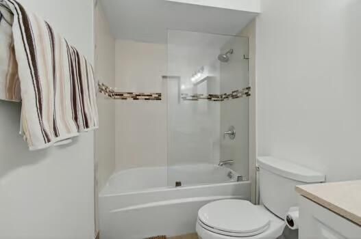 Active With Contract: $229,000 (2 beds, 2 baths, 1114 Square Feet)