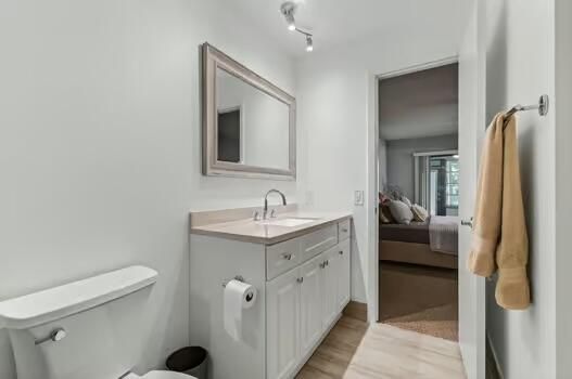 Active With Contract: $229,000 (2 beds, 2 baths, 1114 Square Feet)