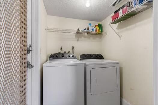 Active With Contract: $229,000 (2 beds, 2 baths, 1114 Square Feet)