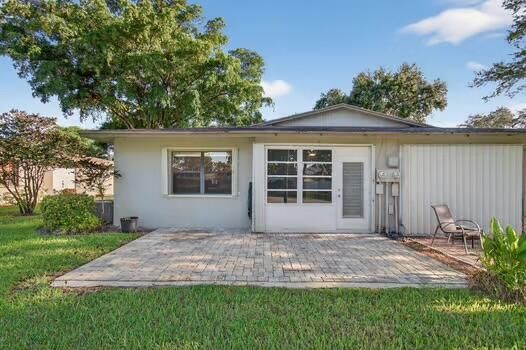 Active With Contract: $229,000 (2 beds, 2 baths, 1114 Square Feet)