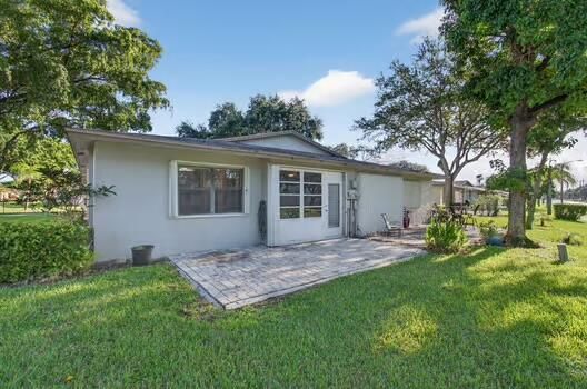 Active With Contract: $229,000 (2 beds, 2 baths, 1114 Square Feet)