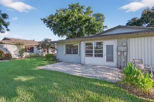Active With Contract: $229,000 (2 beds, 2 baths, 1114 Square Feet)
