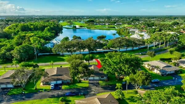 Active With Contract: $229,000 (2 beds, 2 baths, 1114 Square Feet)