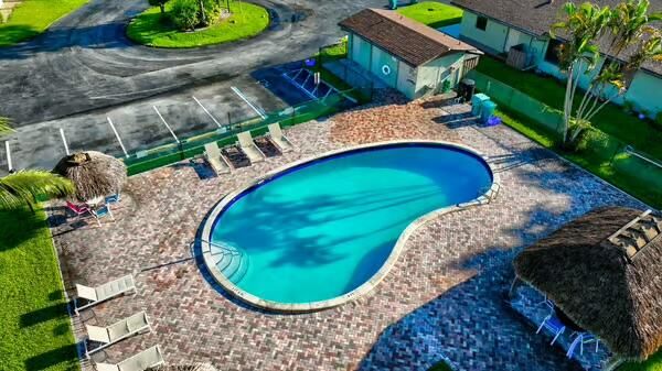 Active With Contract: $229,000 (2 beds, 2 baths, 1114 Square Feet)