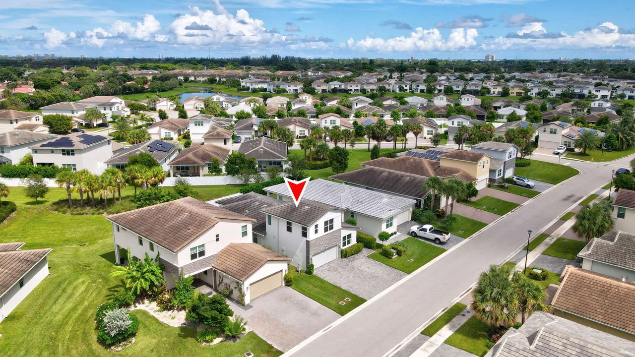 Activo con contrato: $710,000 (4 camas, 3 baños, 2179 Pies cuadrados)