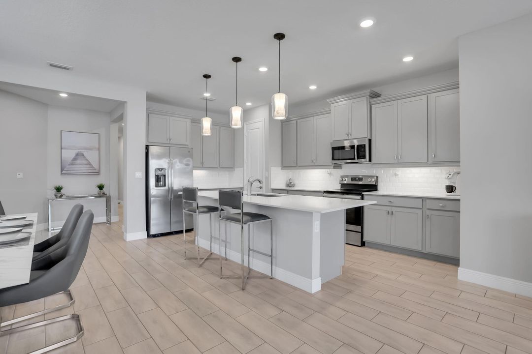 Activo con contrato: $710,000 (4 camas, 3 baños, 2179 Pies cuadrados)