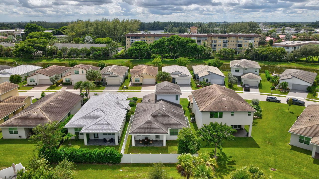 Activo con contrato: $710,000 (4 camas, 3 baños, 2179 Pies cuadrados)