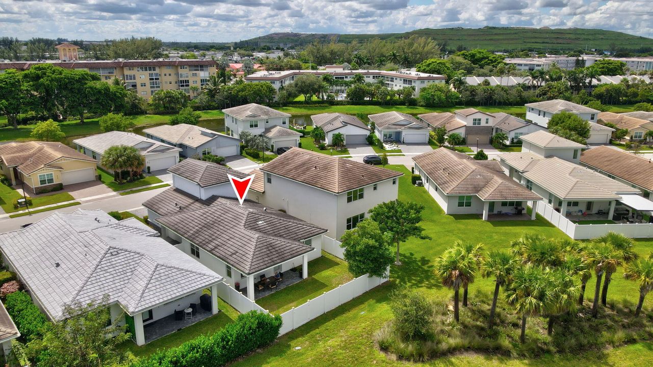 Activo con contrato: $710,000 (4 camas, 3 baños, 2179 Pies cuadrados)