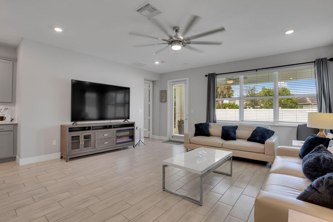 Activo con contrato: $710,000 (4 camas, 3 baños, 2179 Pies cuadrados)