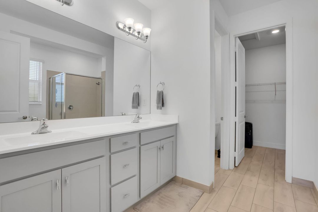 Activo con contrato: $710,000 (4 camas, 3 baños, 2179 Pies cuadrados)