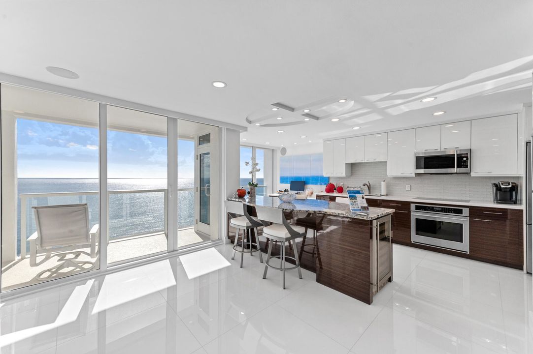 For Sale: $1,995,000 (2 beds, 2 baths, 1423 Square Feet)