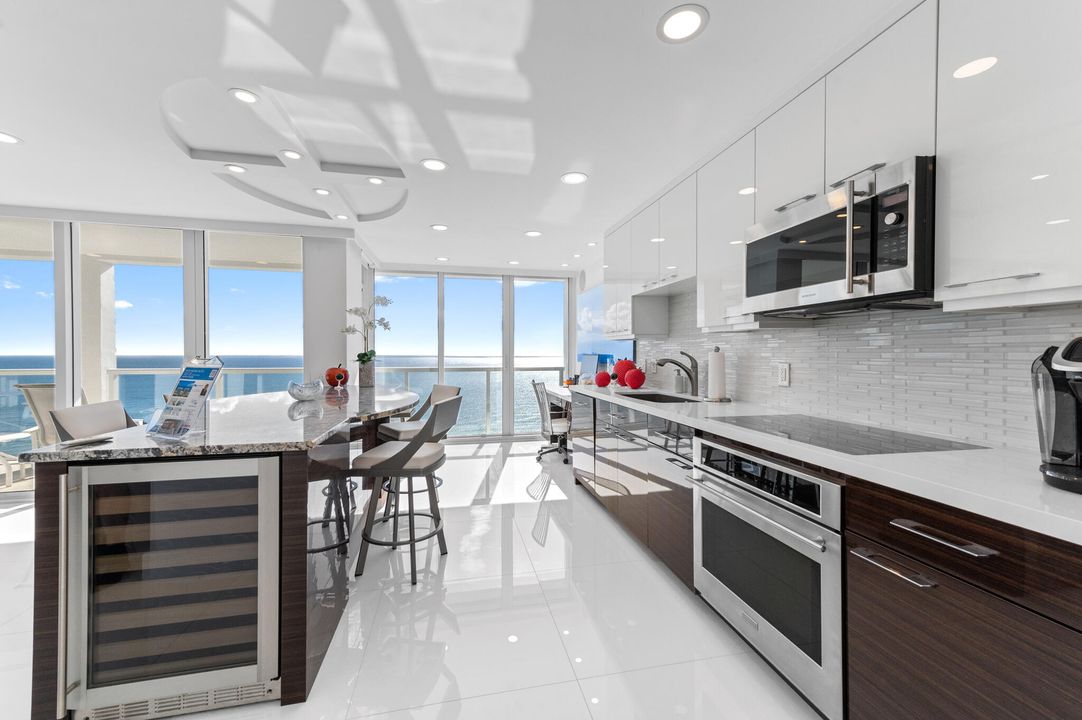 For Sale: $1,995,000 (2 beds, 2 baths, 1423 Square Feet)