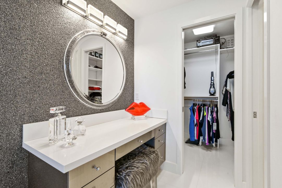 For Sale: $1,995,000 (2 beds, 2 baths, 1423 Square Feet)