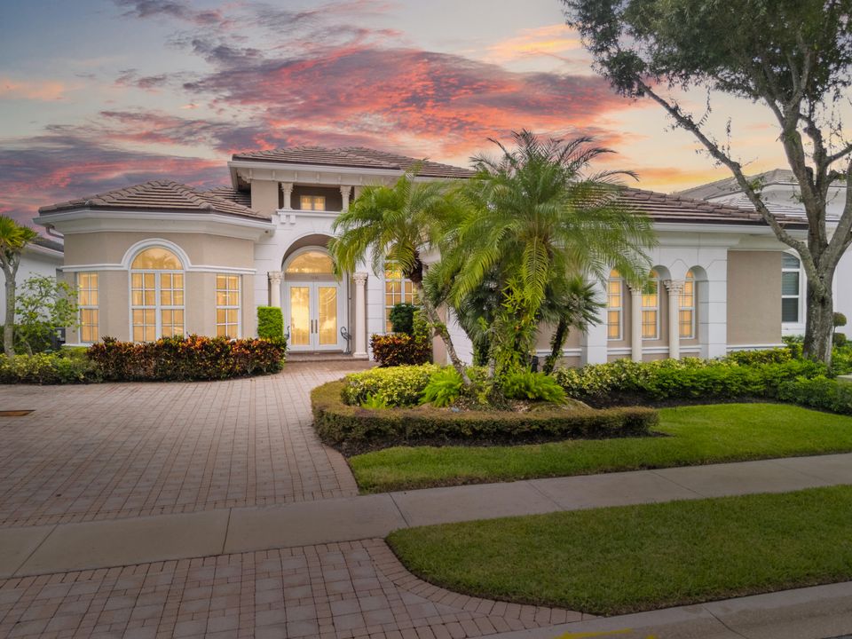 Vendido Recientemente: $2,350,000 (3 camas, 3 baños, 3700 Pies cuadrados)