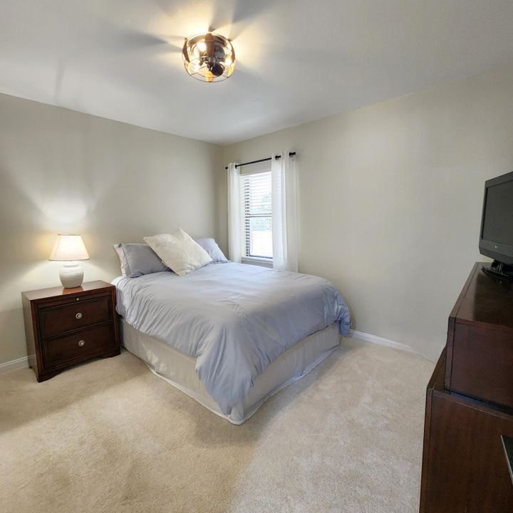 待售: $369,000 (2 贝兹, 2 浴室, 1126 平方英尺)