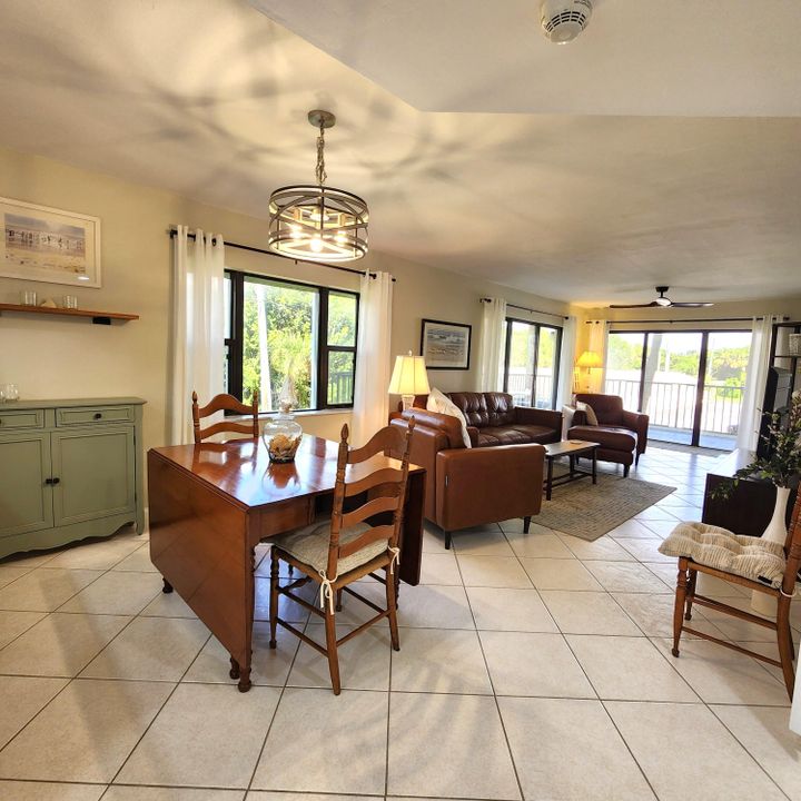 待售: $369,000 (2 贝兹, 2 浴室, 1126 平方英尺)