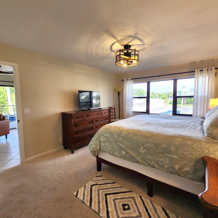 待售: $369,000 (2 贝兹, 2 浴室, 1126 平方英尺)