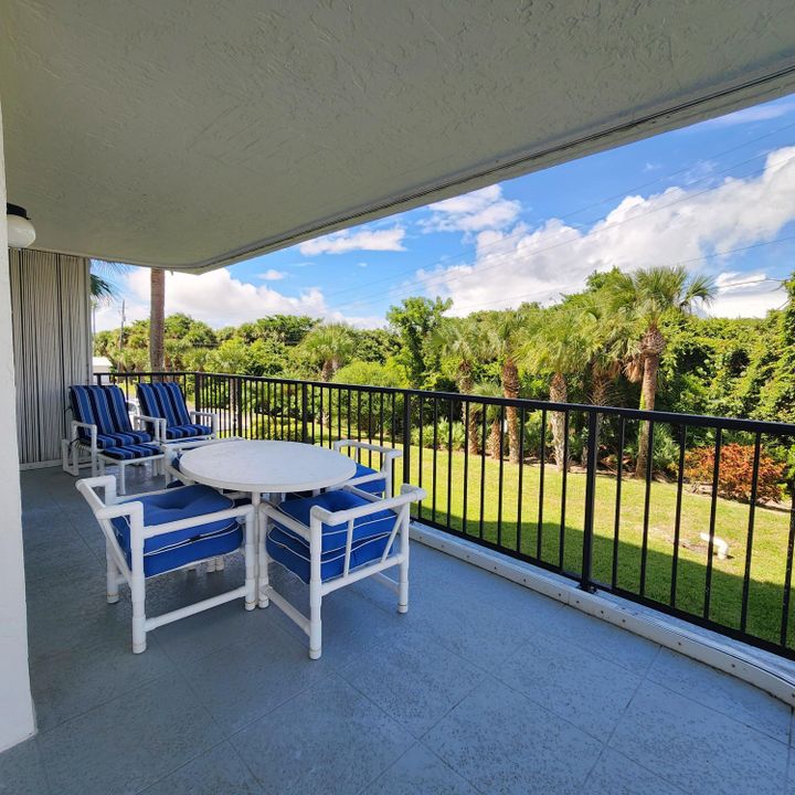 待售: $369,000 (2 贝兹, 2 浴室, 1126 平方英尺)