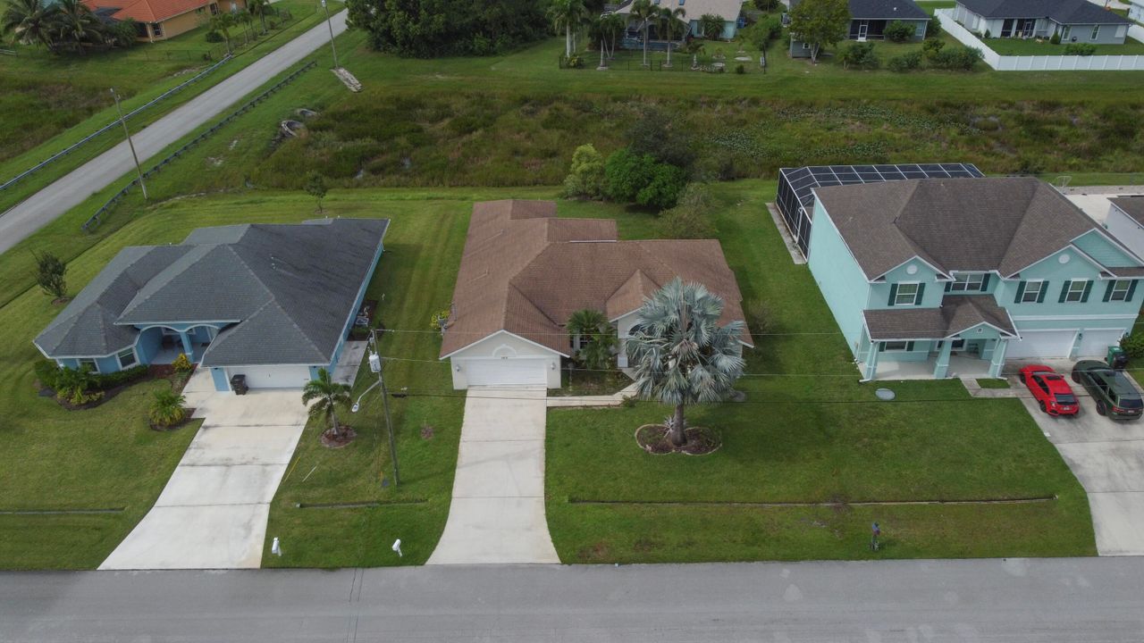 合同活跃: $2,800 (4 贝兹, 3 浴室, 2439 平方英尺)