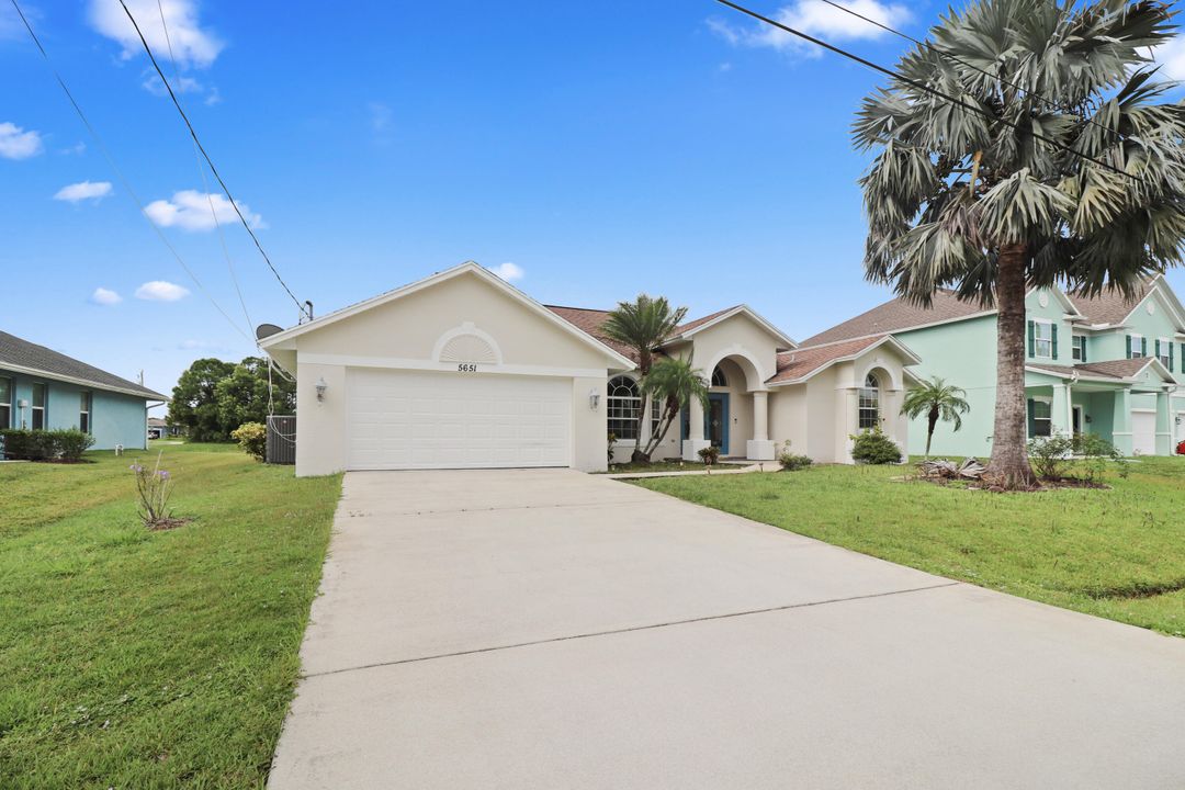 合同活跃: $2,800 (4 贝兹, 3 浴室, 2439 平方英尺)