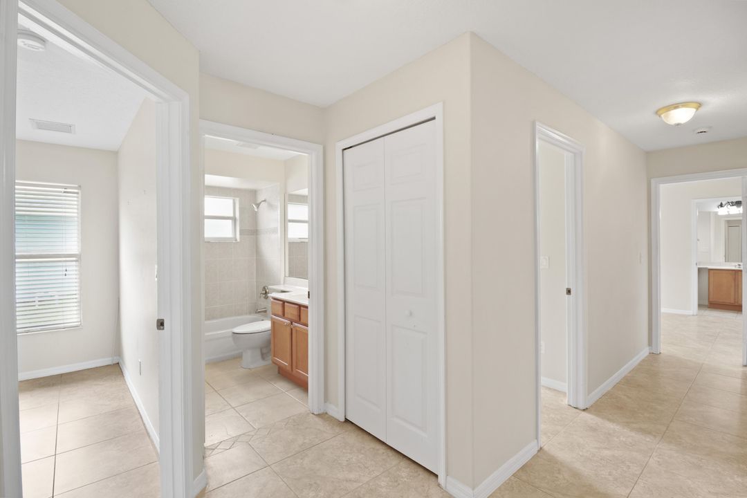 合同活跃: $2,800 (4 贝兹, 3 浴室, 2439 平方英尺)