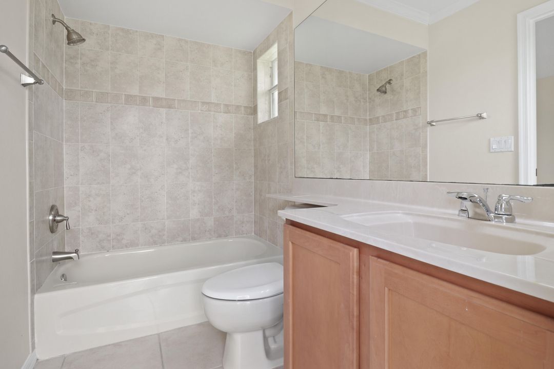 合同活跃: $2,800 (4 贝兹, 3 浴室, 2439 平方英尺)