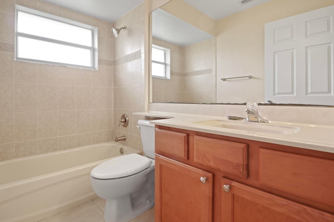 合同活跃: $2,800 (4 贝兹, 3 浴室, 2439 平方英尺)