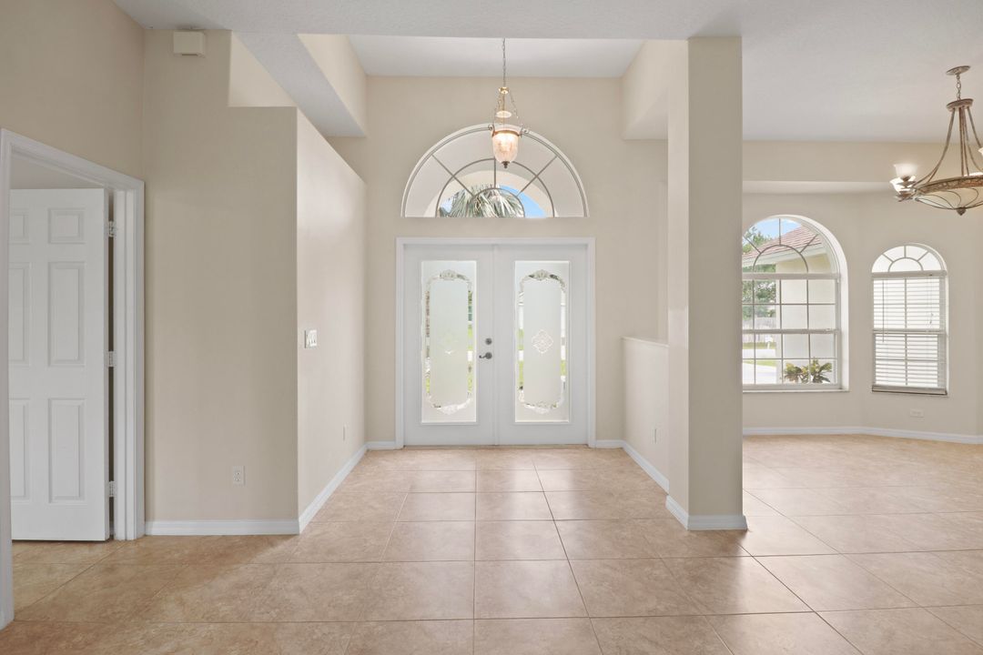 合同活跃: $2,800 (4 贝兹, 3 浴室, 2439 平方英尺)