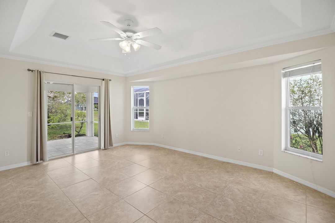 合同活跃: $2,800 (4 贝兹, 3 浴室, 2439 平方英尺)