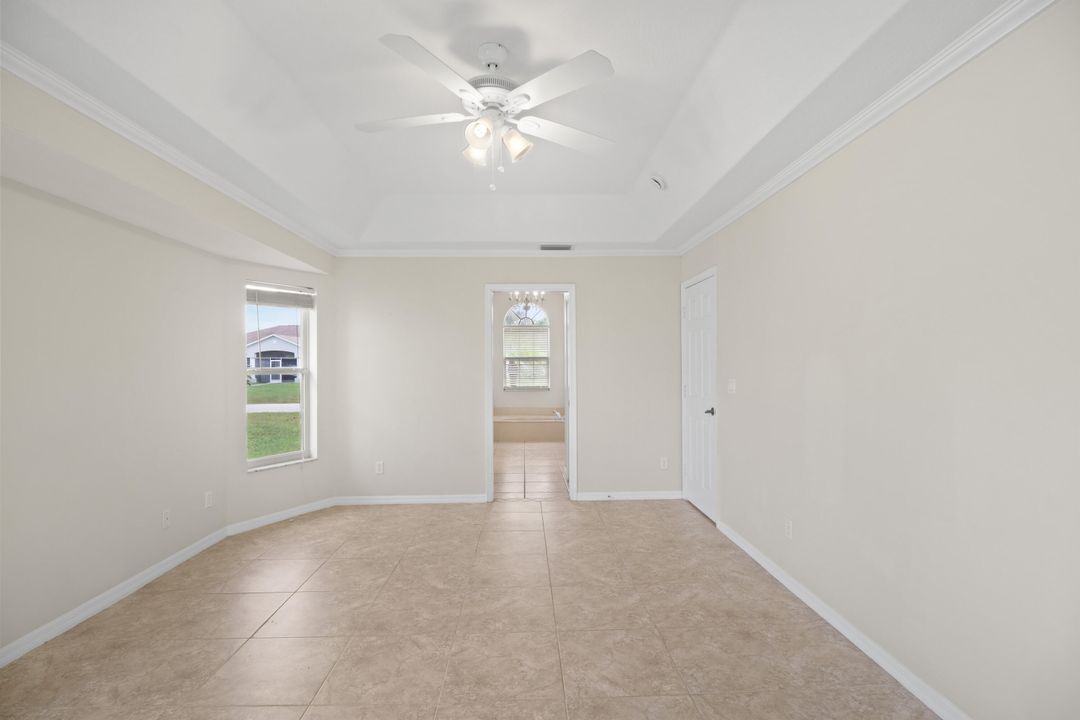 合同活跃: $2,800 (4 贝兹, 3 浴室, 2439 平方英尺)