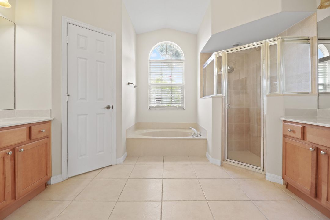 合同活跃: $2,800 (4 贝兹, 3 浴室, 2439 平方英尺)