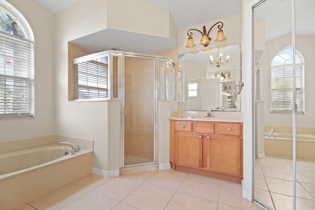 合同活跃: $2,800 (4 贝兹, 3 浴室, 2439 平方英尺)