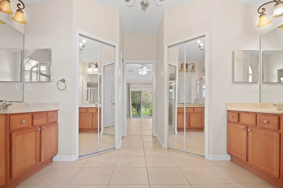 合同活跃: $2,800 (4 贝兹, 3 浴室, 2439 平方英尺)