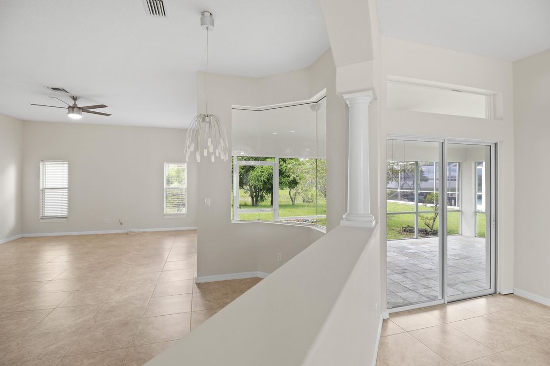 合同活跃: $2,800 (4 贝兹, 3 浴室, 2439 平方英尺)