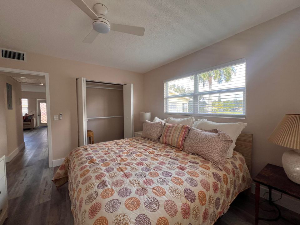 Active With Contract: $3,000 (2 beds, 1 baths, 840 Square Feet)