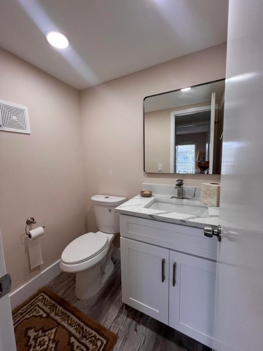 Active With Contract: $3,000 (2 beds, 1 baths, 840 Square Feet)