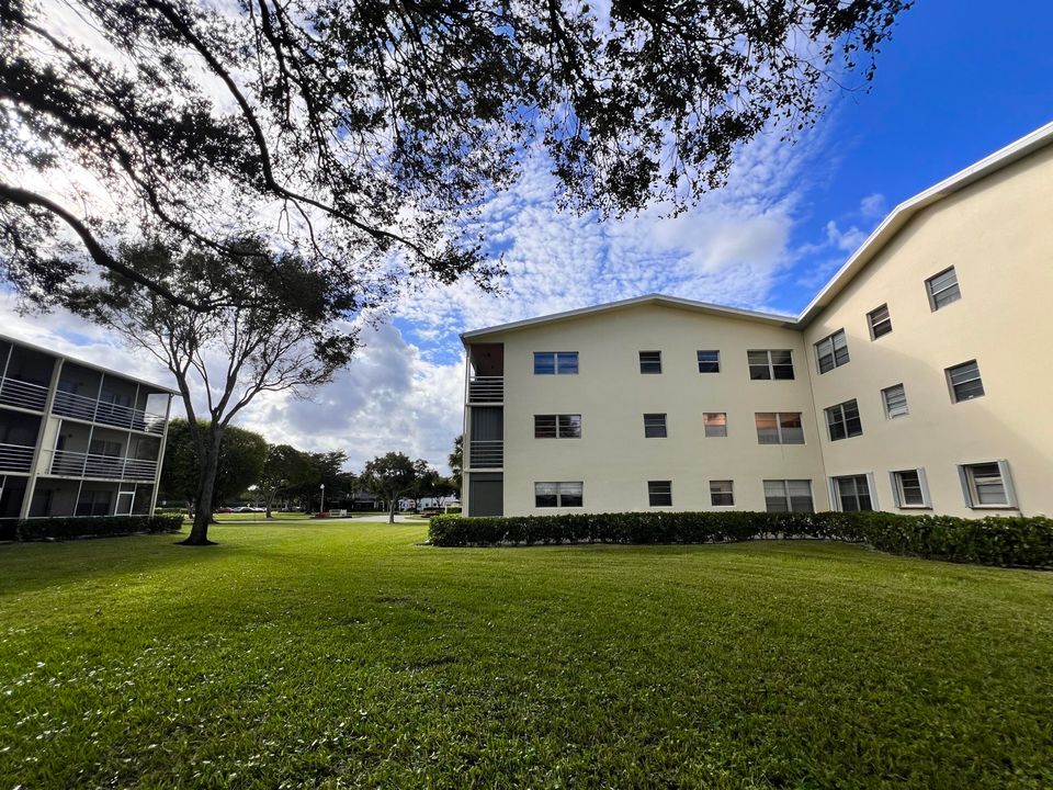 Active With Contract: $3,000 (2 beds, 1 baths, 840 Square Feet)