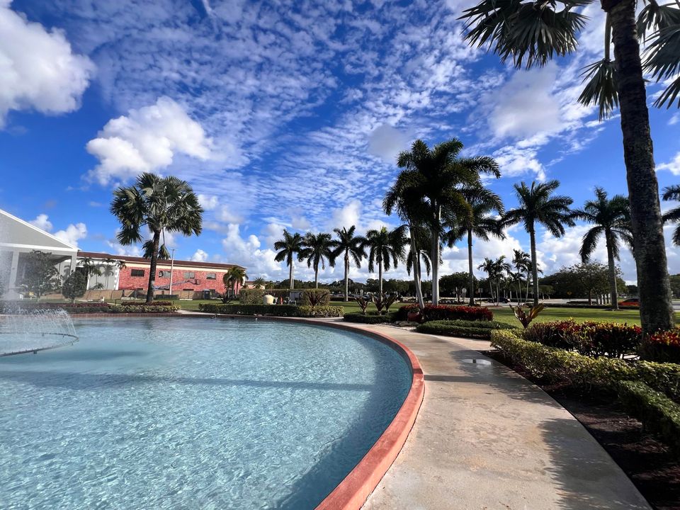 Active With Contract: $3,000 (2 beds, 1 baths, 840 Square Feet)